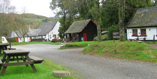 beddgelert campsite showing small buildings, benches, trees and a small road